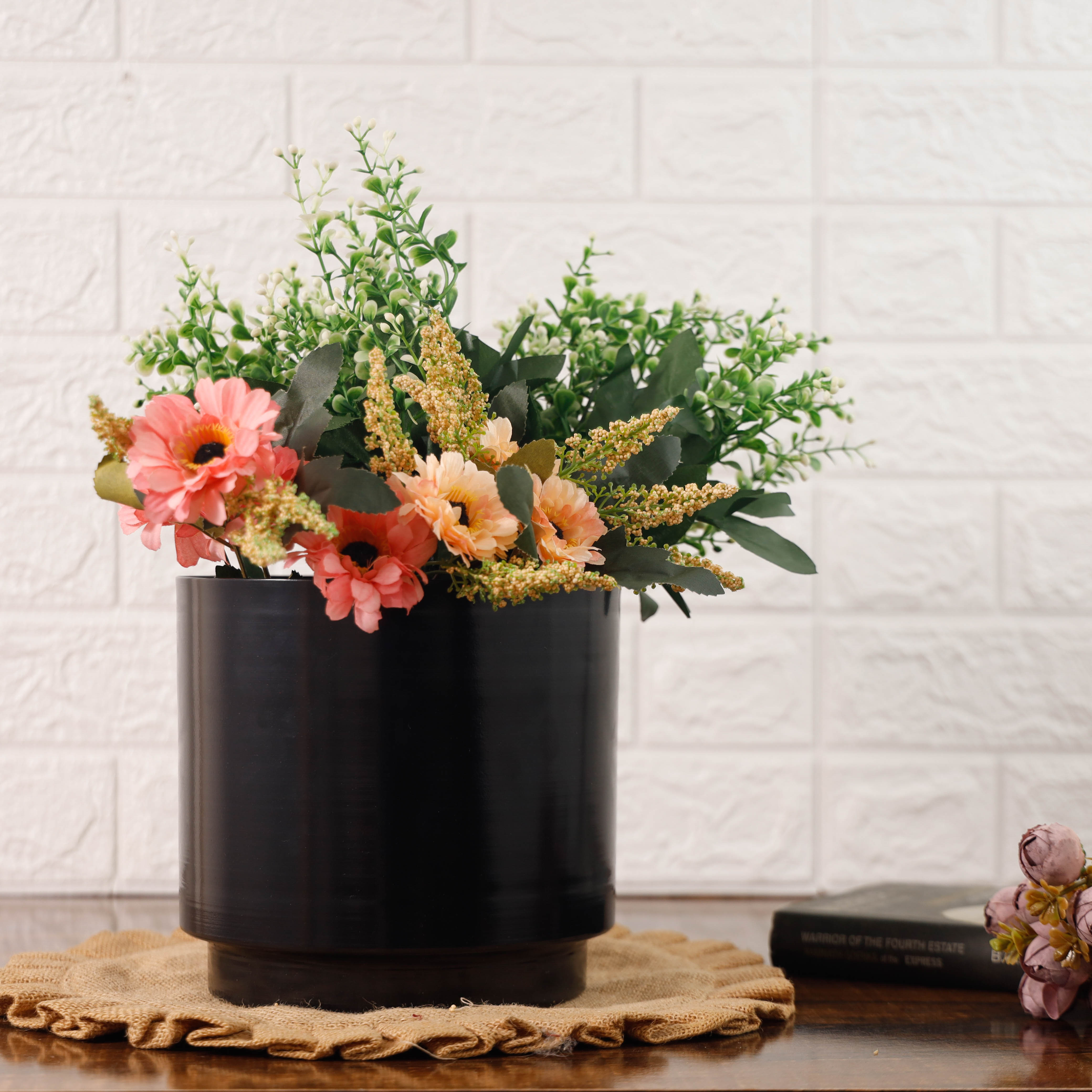 Dew Black Planter (Pack of 1)